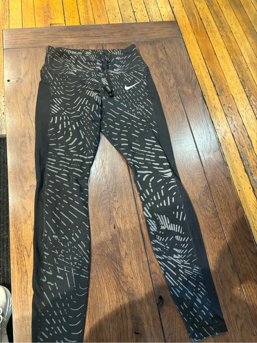 Woman’s Nike size small REFELECTIVE full length running pants. ONLY worn once